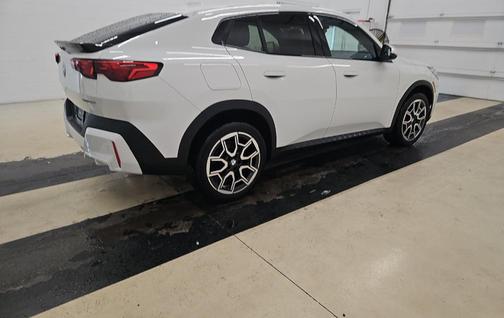 Alpine White 2024 BMW X2 xDrive28i