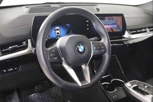 Alpine White 2024 BMW X2 xDrive28i