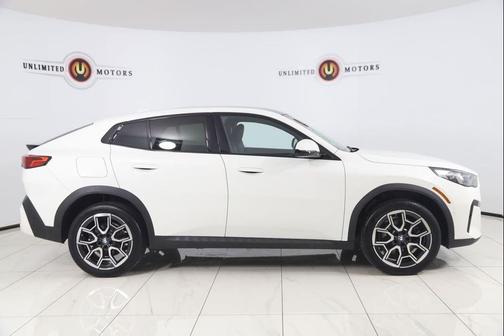 Alpine White 2024 BMW X2 xDrive28i