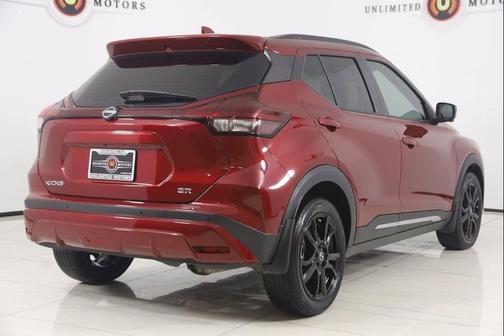 2022 Nissan Kicks SR