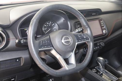 2022 Nissan Kicks SR