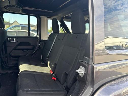 Granite Crystal Metallic Clearcoat 2022 Jeep Wrangler Unlimited Sahara