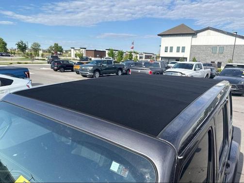 Granite Crystal Metallic Clearcoat 2022 Jeep Wrangler Unlimited Sahara