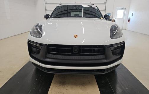 Carrara White Metallic 2023 Porsche Macan Macan GTS