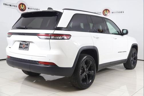 Bright White Clearcoat 2024 Jeep Grand Cherokee Altitude
