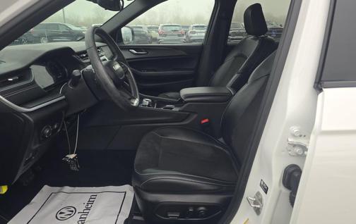 Bright White Clearcoat 2024 Jeep Grand Cherokee Altitude
