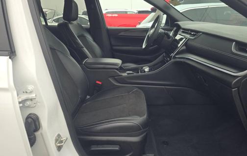 Bright White Clearcoat 2024 Jeep Grand Cherokee Altitude
