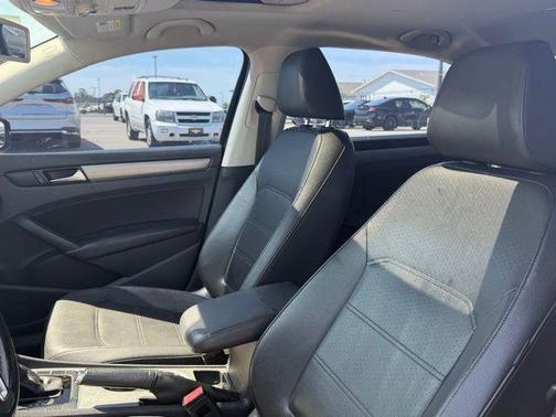 Black 2014 Volkswagen Passat 2.0L TDI DSG SE w/Sunroof