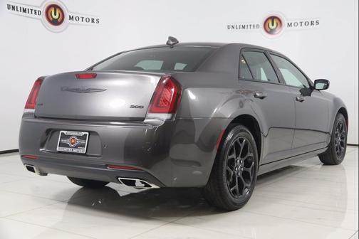 2023 Chrysler 300 Touring