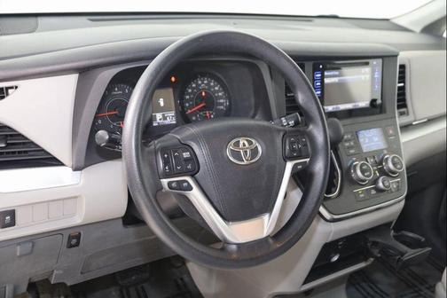 2016 Toyota Sienna LE