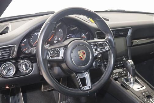 2019 Porsche 911 Carrera