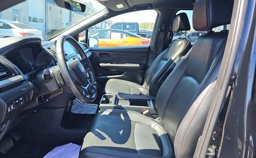Crystal Black Pearl 2024 Honda Odyssey Touring