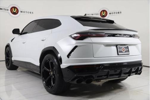 2022 Lamborghini Urus Graphite Capsule