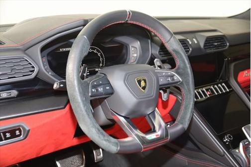 2022 Lamborghini Urus Graphite Capsule