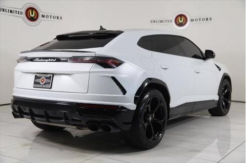 2022 Lamborghini Urus Graphite Capsule