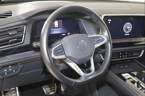 Deep Black Pearl 2025 Volkswagen Atlas Cross Sport 2.0T SEL Premium