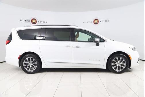 2023 Chrysler Pacifica L