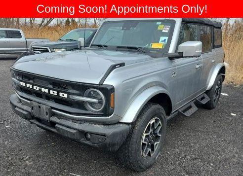 Iconic Silver Metallic 2022 Ford Bronco Outer Banks