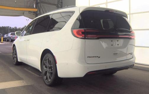 Bright White Clearcoat 2021 Chrysler Pacifica Limited