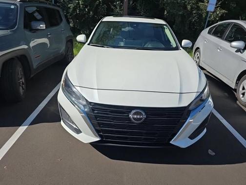 Pearl White Tricoat 2023 Nissan Altima 2.5 SL