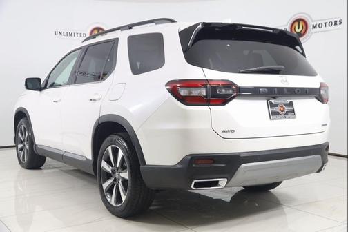 2024 Honda Pilot Touring 8-Passenger