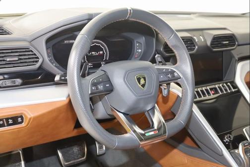 2019 Lamborghini Urus 