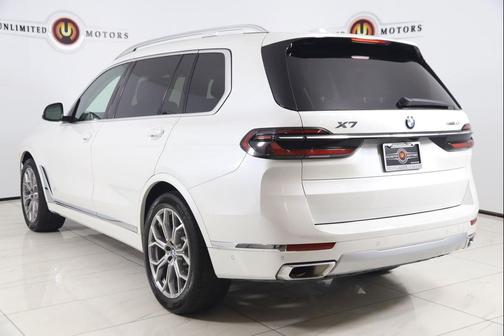 Mineral White Metallic 2024 BMW X7 xDrive40i