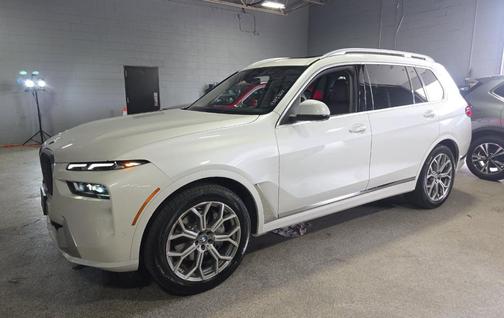 Mineral White Metallic 2024 BMW X7 xDrive40i
