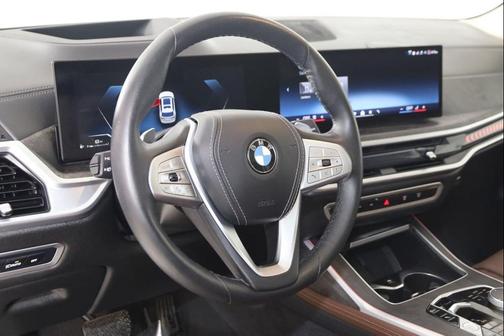Mineral White Metallic 2024 BMW X7 xDrive40i