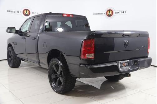 Brilliant Black Crystal Pearlcoat 2018 RAM 1500 Express