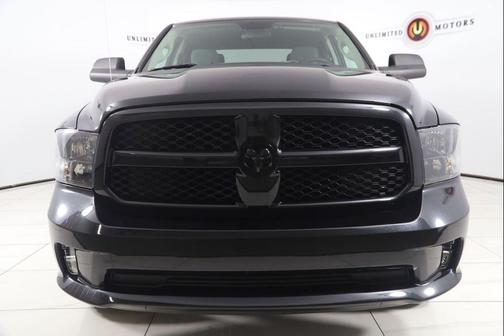 Brilliant Black Crystal Pearlcoat 2018 RAM 1500 Express