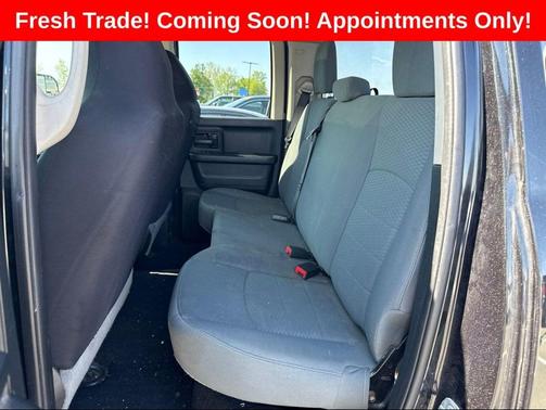 Brilliant Black Crystal Pearlcoat 2018 RAM 1500 Express