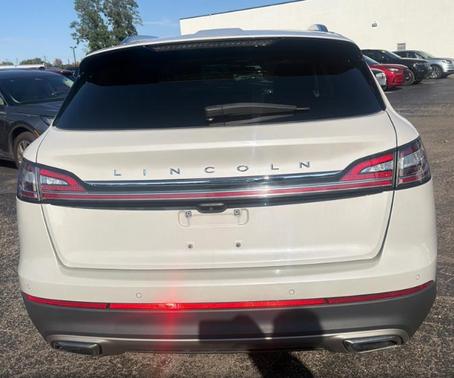 Ceramic Pearl Metallic Tinted Clearcoat 2023 Lincoln Nautilus Reserve