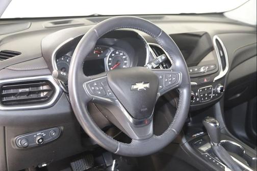 Iridescent Pearl Tricoat 2020 Chevrolet Equinox L