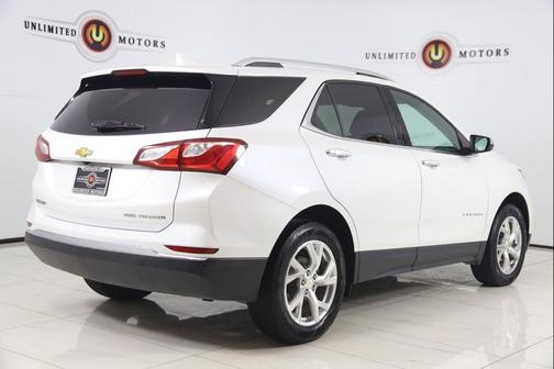 Iridescent Pearl Tricoat 2020 Chevrolet Equinox L