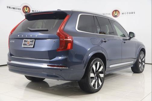 2024 Volvo XC90 Recharge Plug-In Hybrid Plus Bright Theme