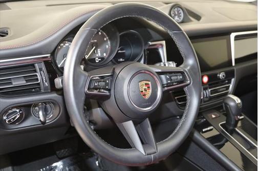 2022 Porsche Macan Base