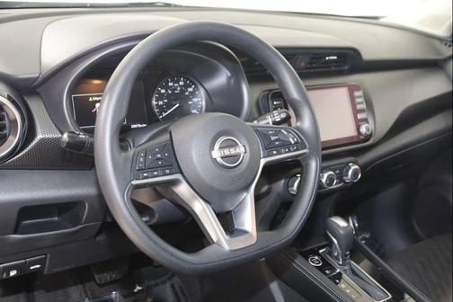 Aspen White Tricoat 2023 Nissan Kicks SV