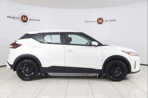 Aspen White Tricoat 2023 Nissan Kicks SV