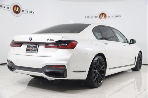 2022 BMW 740 i