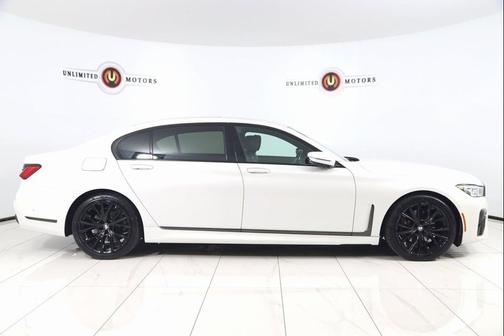 2022 BMW 740 i