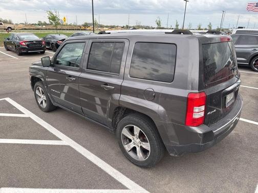 Granite Crystal Metallic Clearcoat 2016 Jeep Patriot High Altitude