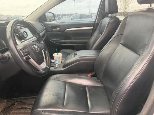 Celestial Silver Metallic 2017 Toyota Highlander XLE