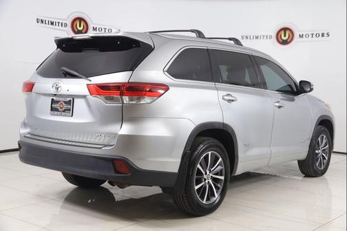 Celestial Silver Metallic 2017 Toyota Highlander XLE