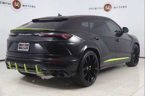 2022 Lamborghini Urus 