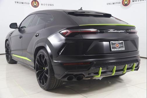 2022 Lamborghini Urus 