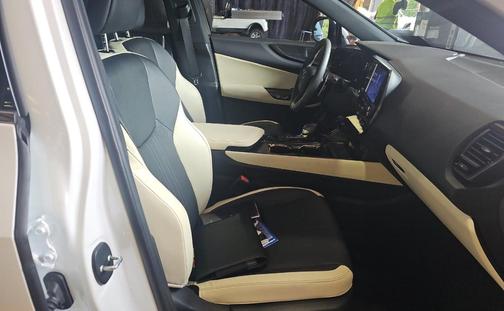 Eminent White Pearl 2024 Lexus NX 250 Premium
