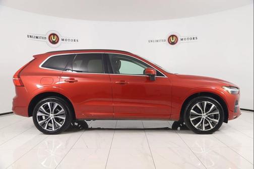 2022 Volvo XC60 B5 Momentum