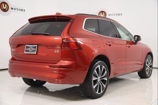2022 Volvo XC60 B5 Momentum
