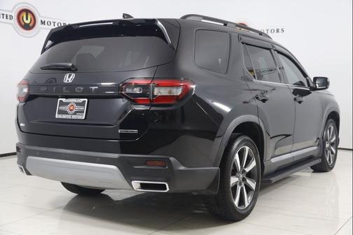 2023 Honda Pilot Touring 8-Passenger